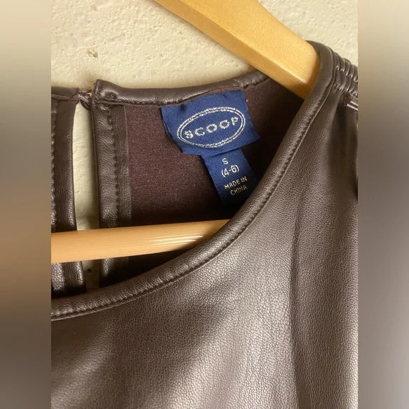 🎀 Gorgeous Faux Leather Midi Dress with Cinch Waist Size Small 4-6 - Picture 2 of 8